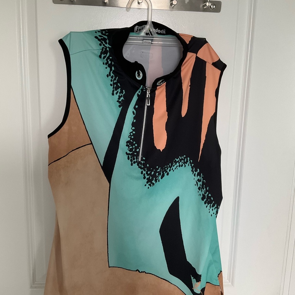 Stylish Sleeveless Top in Black and Tan Jamie Sadock